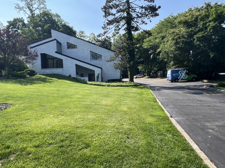 More Photos Of 76 E Main St, Huntington Medical For Lease