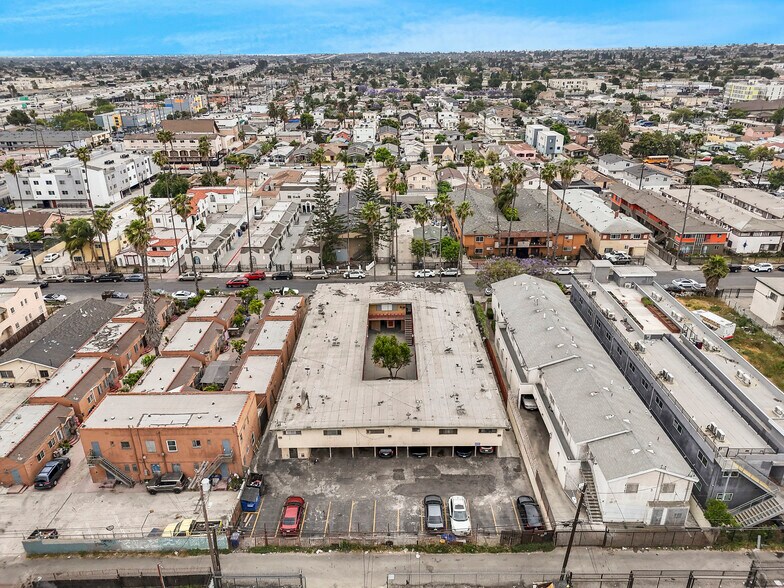 More Photos Of 601 W 82nd St, Los Angeles Apartments For Sale