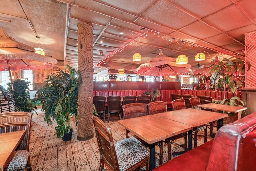More Photos Of 1900 & 1924 Marshall St NE, Minneapolis Restaurant For Sale