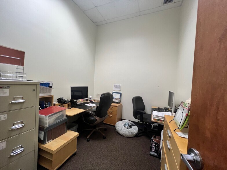 More Photos Of 2222 W Parkside Ln, Phoenix Research And Development For Sale