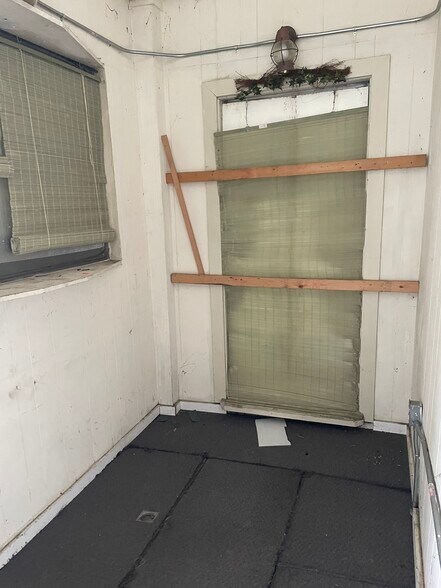 More Photos Of 5002 S Walnut St, South Bloomfield Storefront For Sale