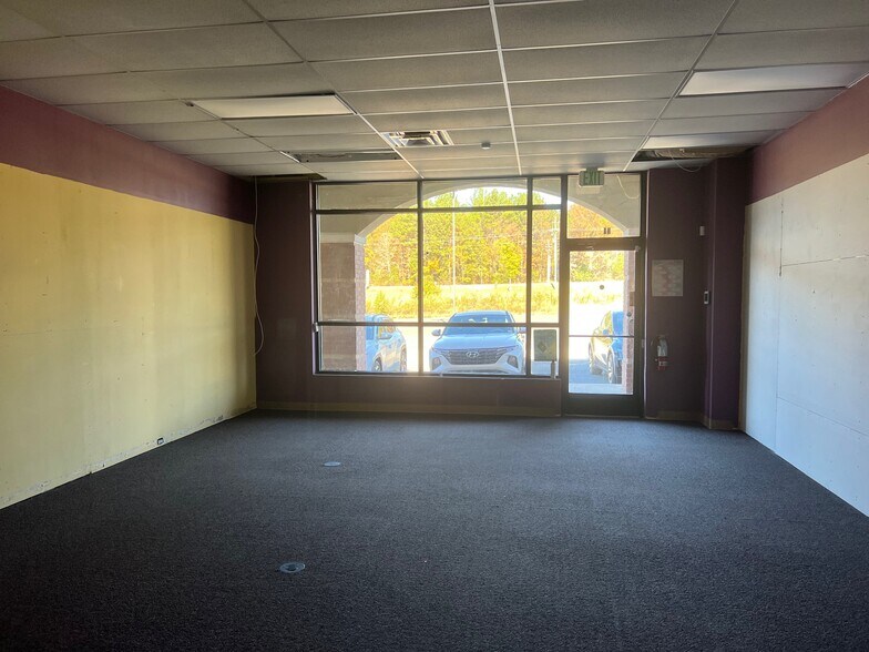 More Photos Of 25255 Highway 5, Lonsdale Unknown For Lease