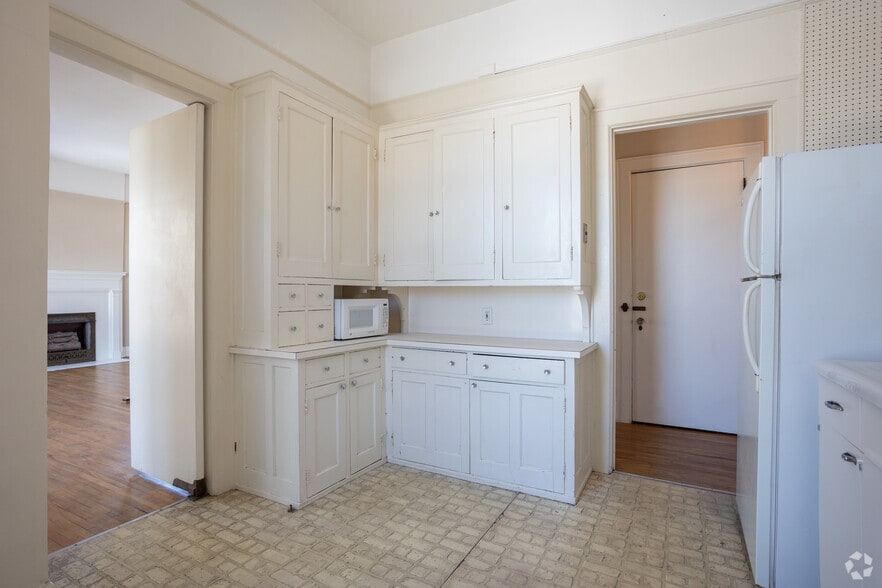 More Photos Of 814 Center Ave, Bay City Apartments For Sale