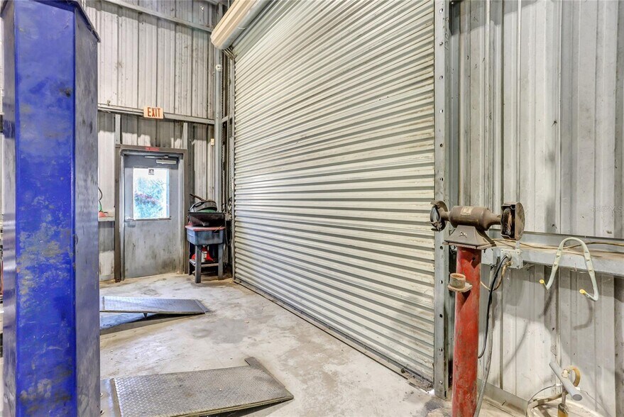 More Photos Of 875 Lakeview Dr, Deland Warehouse For Sale
