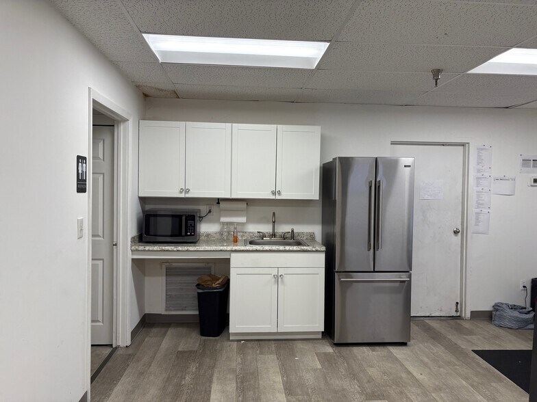 More Photos Of 1301 SW 2nd St, Pompano Beach Warehouse For Sale