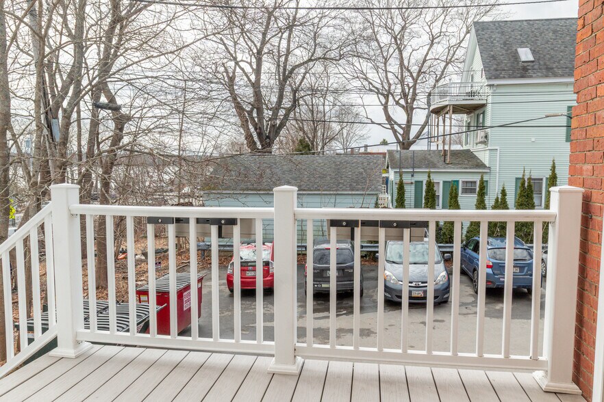 More Photos Of 72 Main St, Wiscasset Storefront Retail Residential For Sale