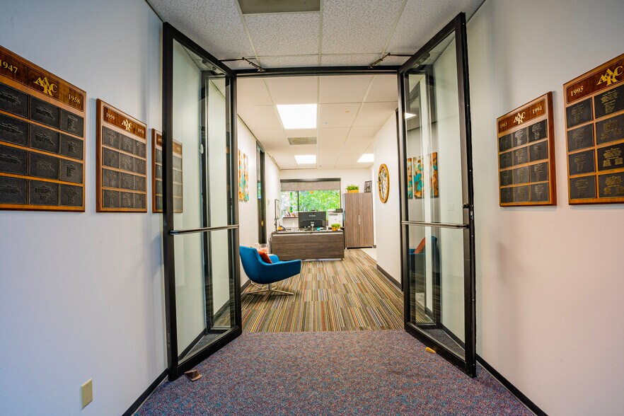 More Photos Of 9425 N MacArthur Blvd, Irving Office For Sale