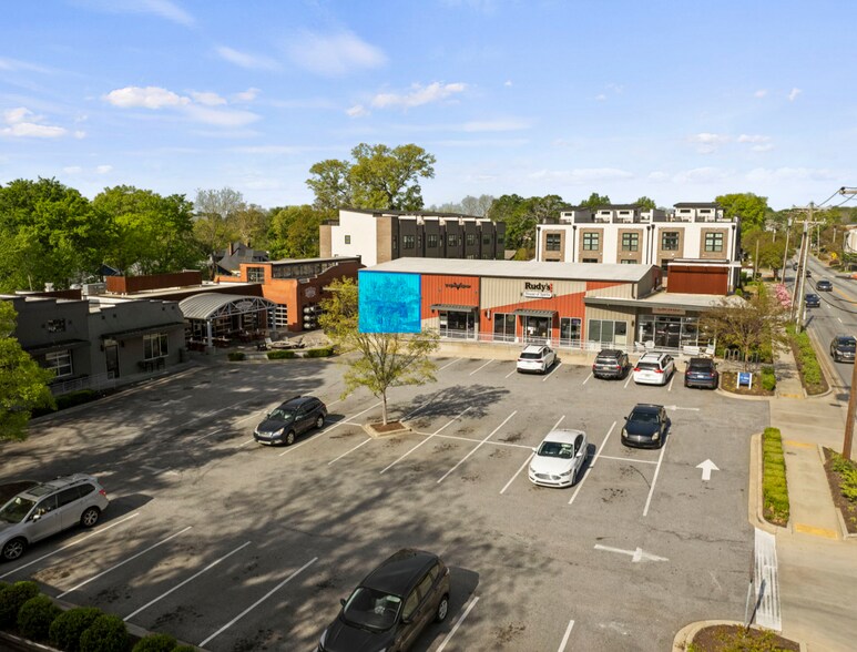 More Photos Of 109 W Stone Ave, Greenville Storefront Retail Office For Lease