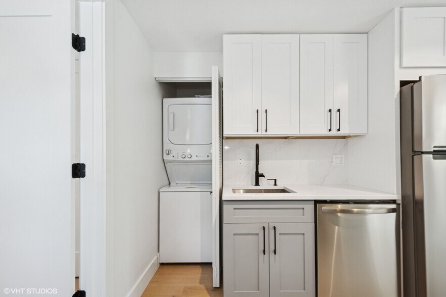 More Photos Of 2655 Bay St, Sarasota Apartments For Sale