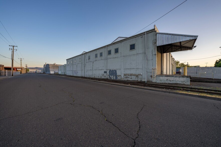 More Photos Of 715 S Grape St, Medford Warehouse For Sale