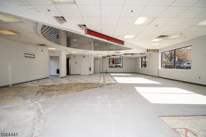 More Photos Of 426 Ridgedale Ave, East Hanover Bank For Lease