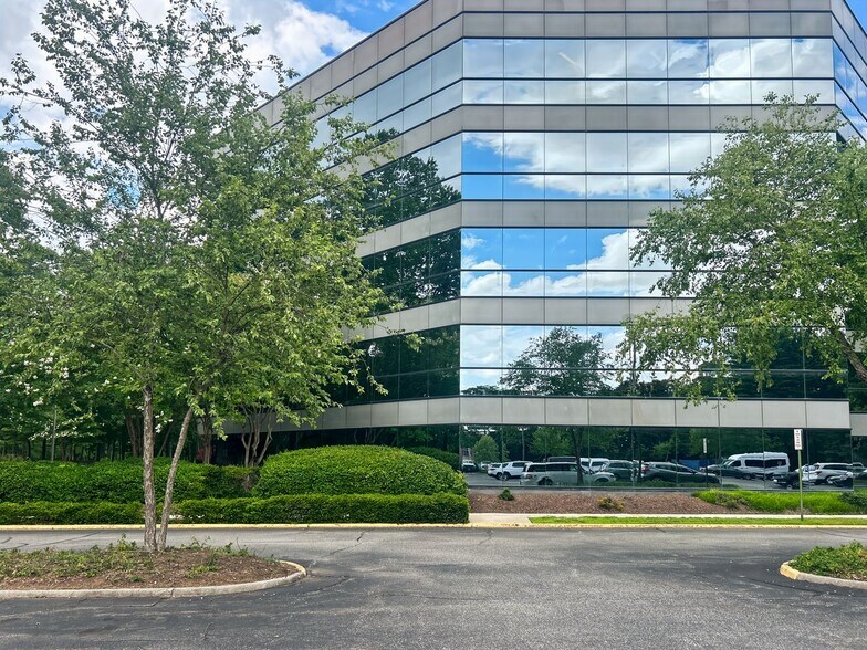 More Photos Of 7400 Beaufont Springs Dr, Richmond Coworking Space