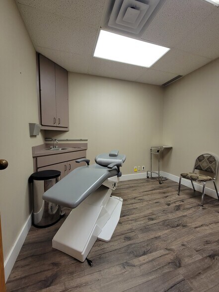 More Photos Of 4100 W 15th St, Plano Medical For Lease