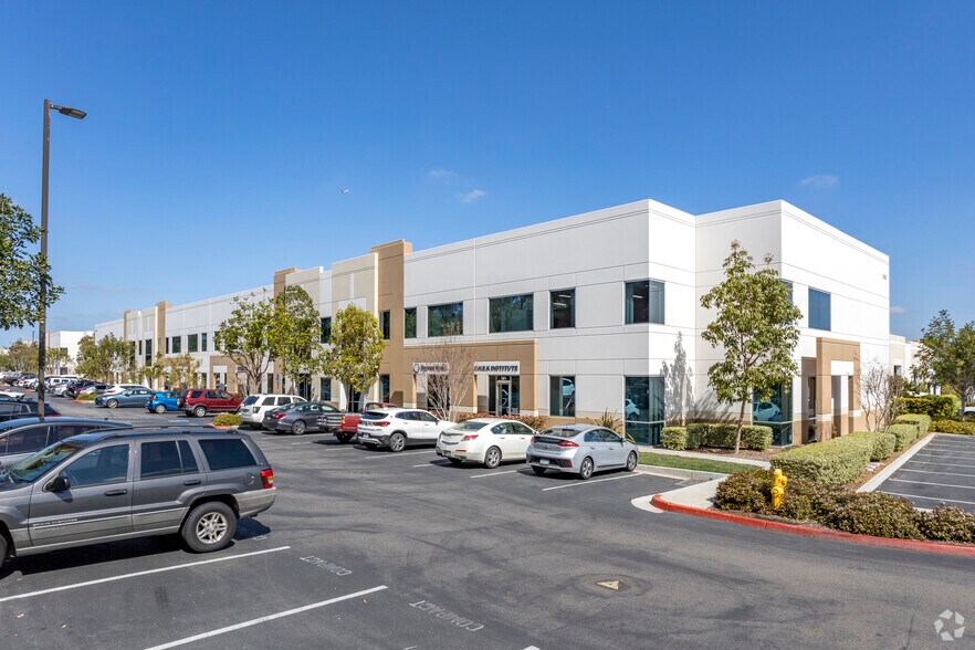 More Photos Of 3145 Tiger Run Ct, Carlsbad Research And Development For Lease