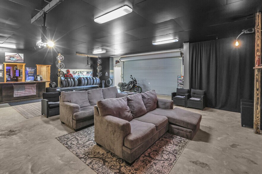 More Photos Of 101 Caney Pl, Glenwood Auto Repair For Sale