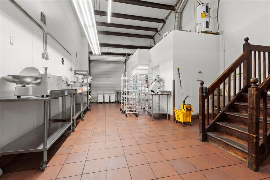 More Photos Of 1250-1264 SW Biltmore St, Port Saint Lucie Warehouse For Sale