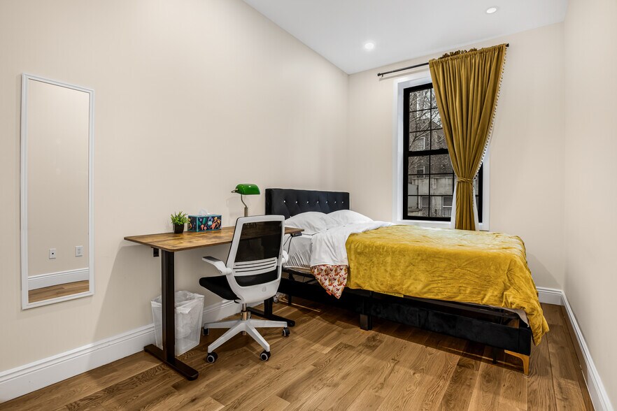 More Photos Of 450 W 44th St, New York Apartments For Sale