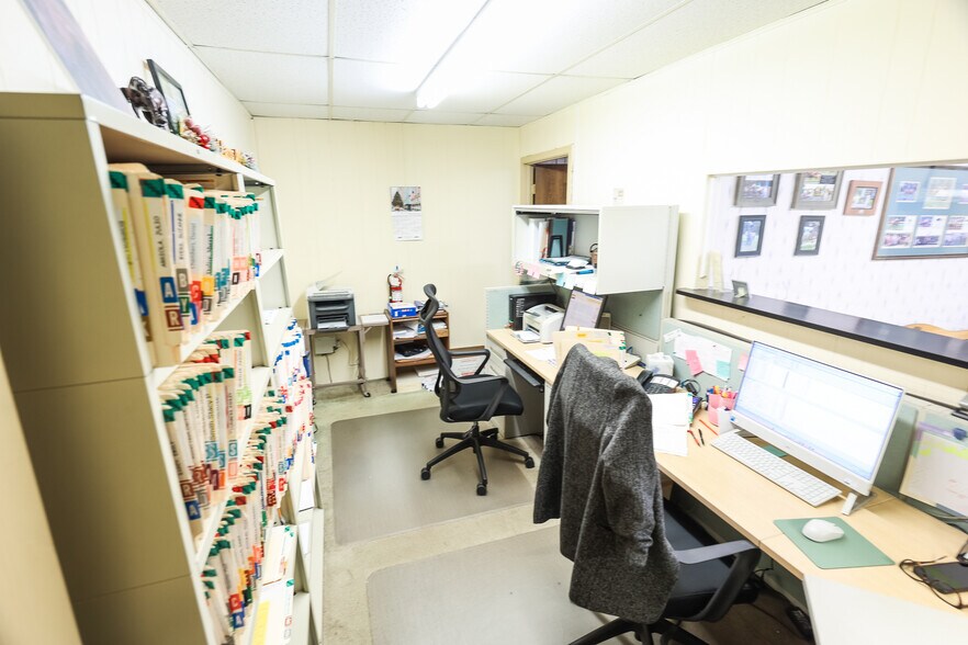 More Photos Of 3110 Gilmer Rd, Longview Office For Sale