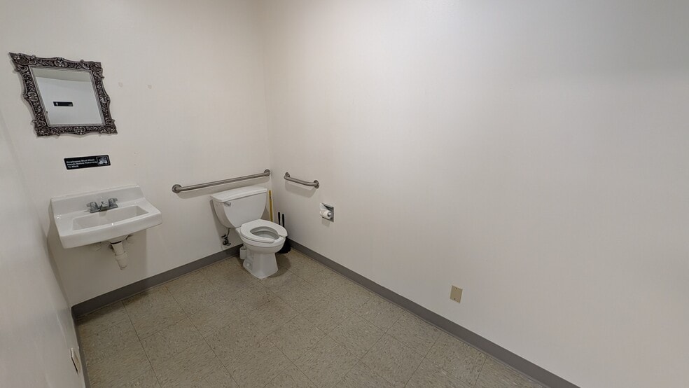 More Photos Of 220 W Edison Rd, Mishawaka Office For Lease