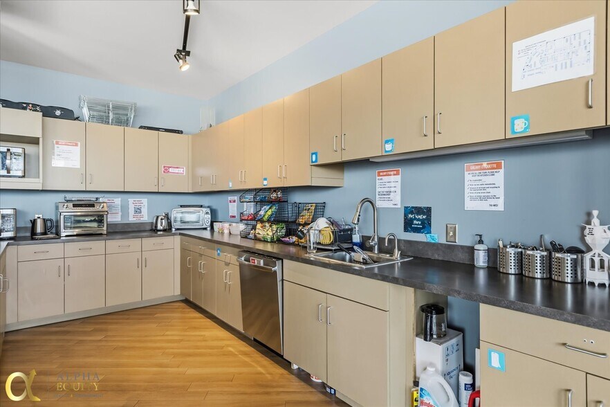 More Photos Of 189 S Orange Ave, Orlando Office Residential For Sale