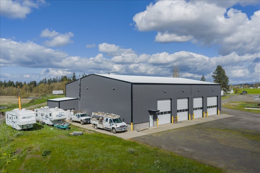 More Photos Of 6011 Grinde Ln NE, Silverton Flex For Lease