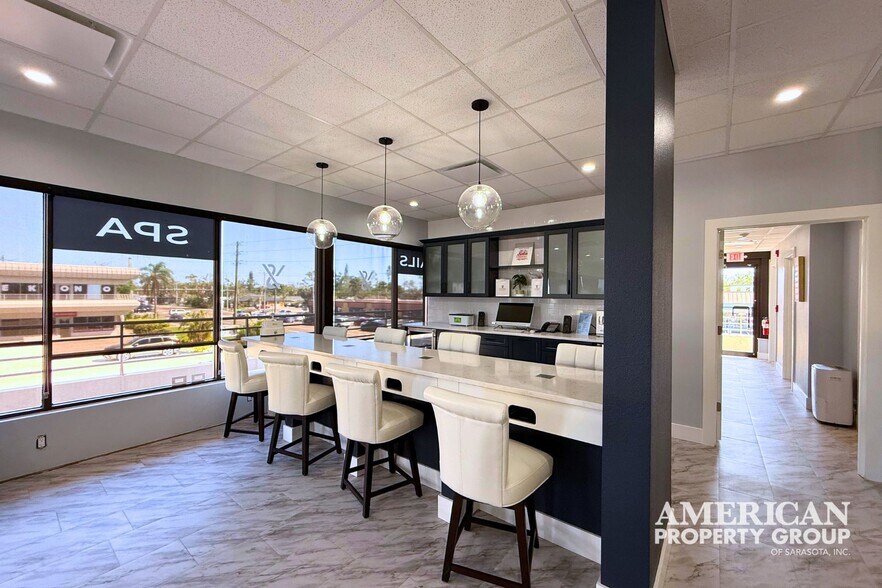 More Photos Of 2345 Bee Ridge Rd, Sarasota Storefront Retail Office For Sale