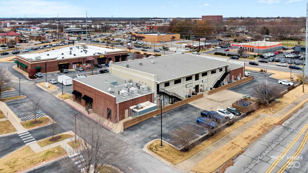 More Photos Of 201 SW 14th St, Bentonville Unknown For Lease