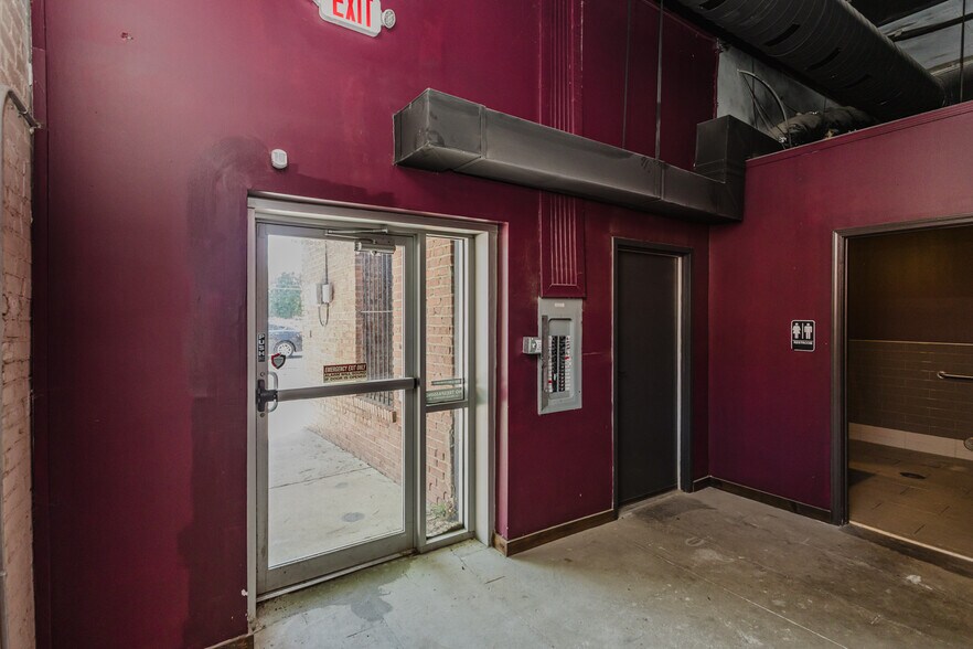 More Photos Of 1001 W Douglas Ave, Wichita Storefront For Sale