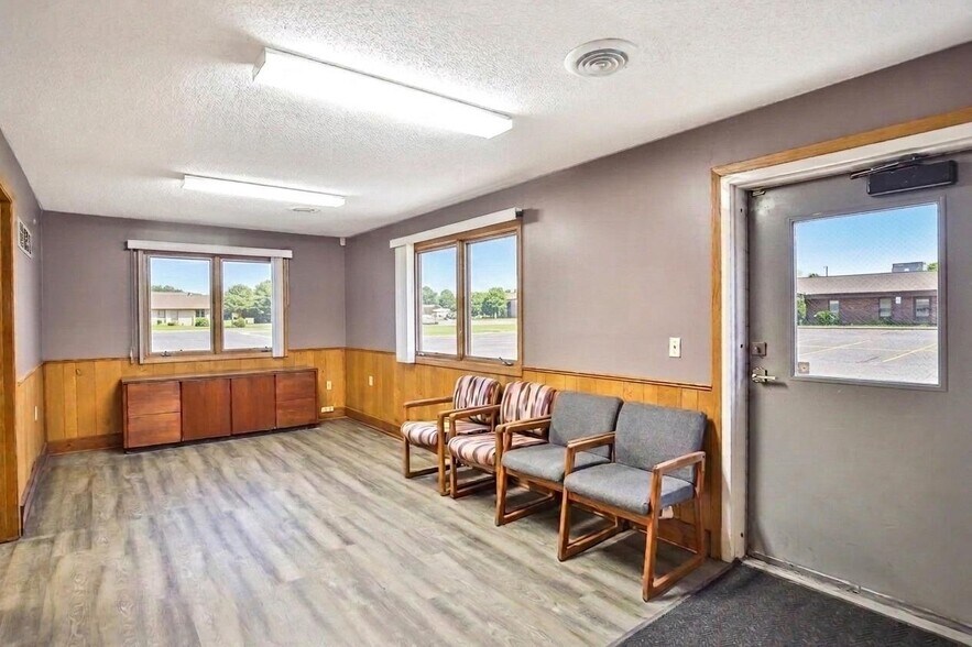 More Photos Of 316 S Highway Ave, Blooming Prairie Light Manufacturing For Sale