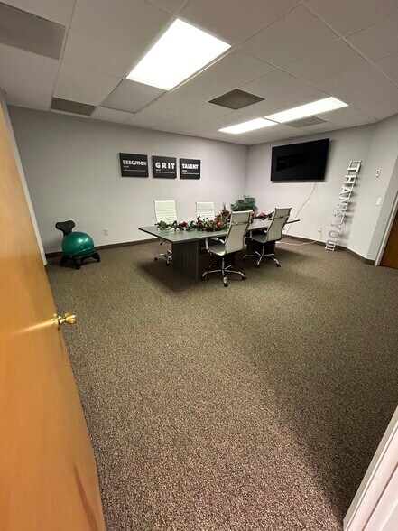 More Photos Of 34650 N US Highway 19, Palm Harbor Office For Lease