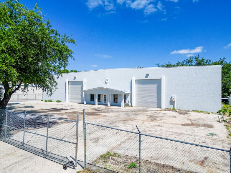 More Photos Of 5524 Independence Ct, Punta Gorda Warehouse For Sale