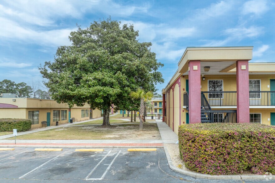 More Photos Of 500 Chris Dr, West Columbia Hotel For Sale