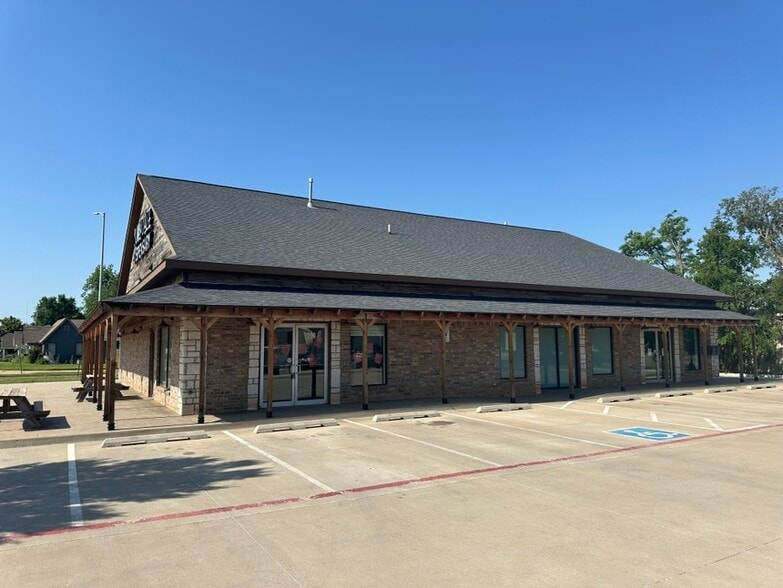 More Photos Of 204 W 2nd St, Edmond Freestanding For Sale