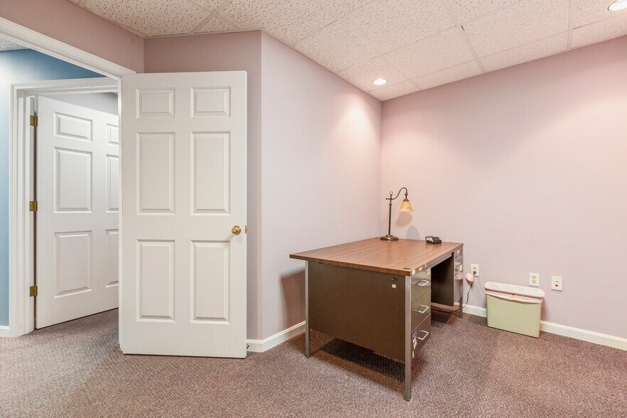 More Photos Of 3044 Breckenridge Ln, Louisville Office Residential For Sale