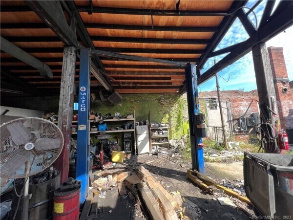More Photos Of 639 Windsor St, Hartford Auto Repair For Sale