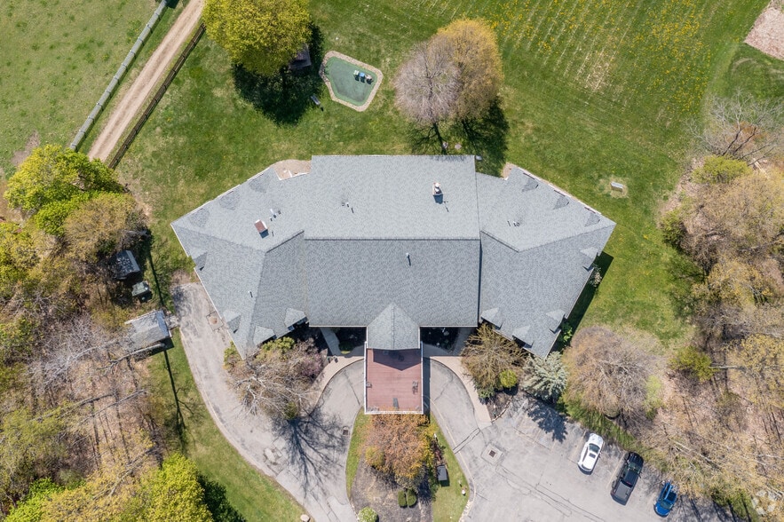 More Photos Of 14707 S Cheshire St, Burton Hotel For Sale