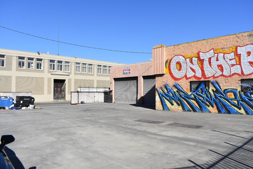 More Photos Of 2416 E 16th St, Los Angeles Manufacturing For Lease