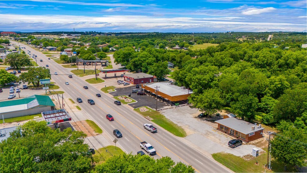 More Photos Of 907 Big Bend Trl, Glen Rose Unknown For Lease