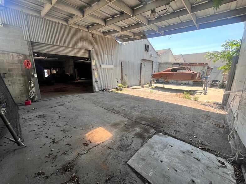 More Photos Of 963-965 87th Ave, Oakland Warehouse For Sale