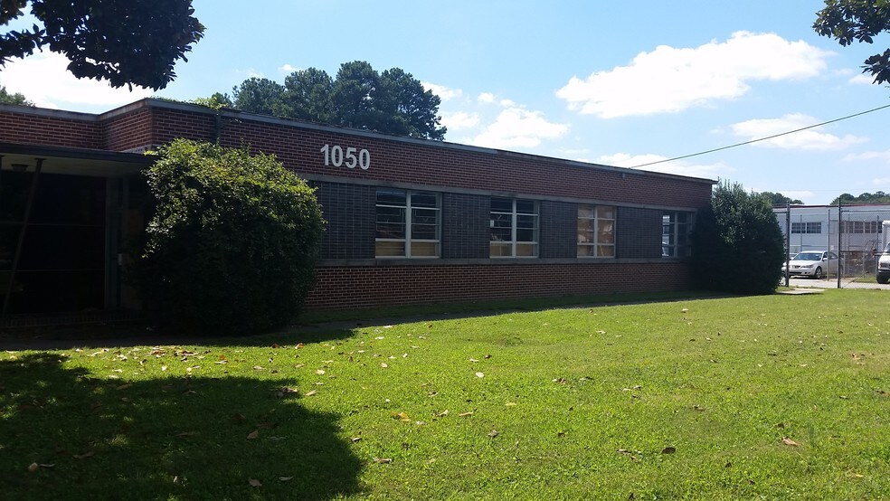 More Photos Of 1050 Oakleigh Dr, East Point Distribution For Lease