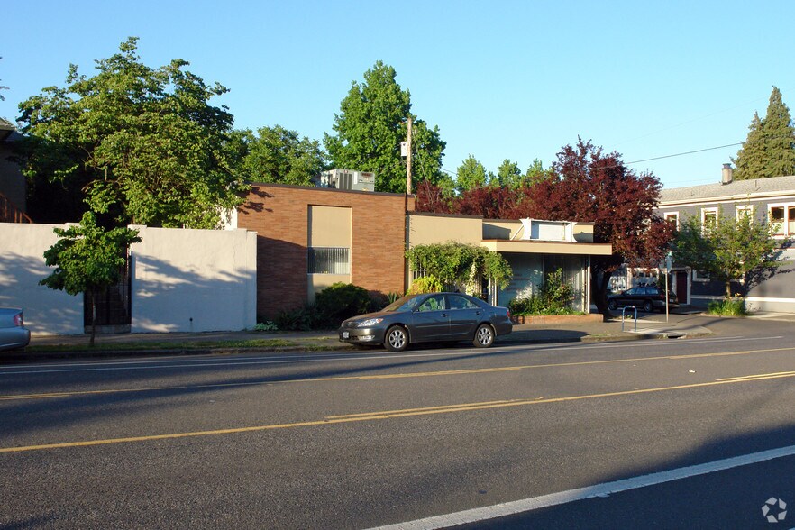 More Photos Of 2906 NE Glisan St, Portland Office For Sale