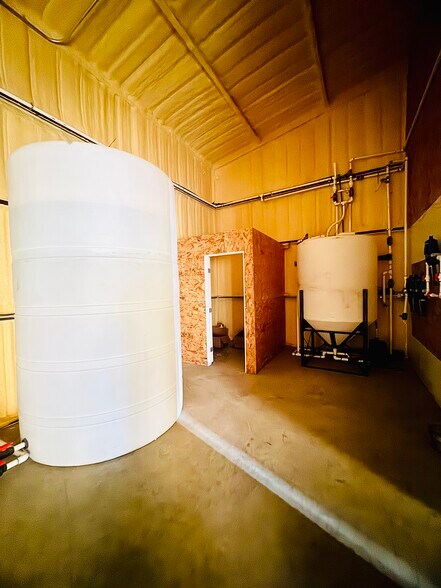 More Photos Of 12500 US-183 Hwy, Luling Warehouse For Lease