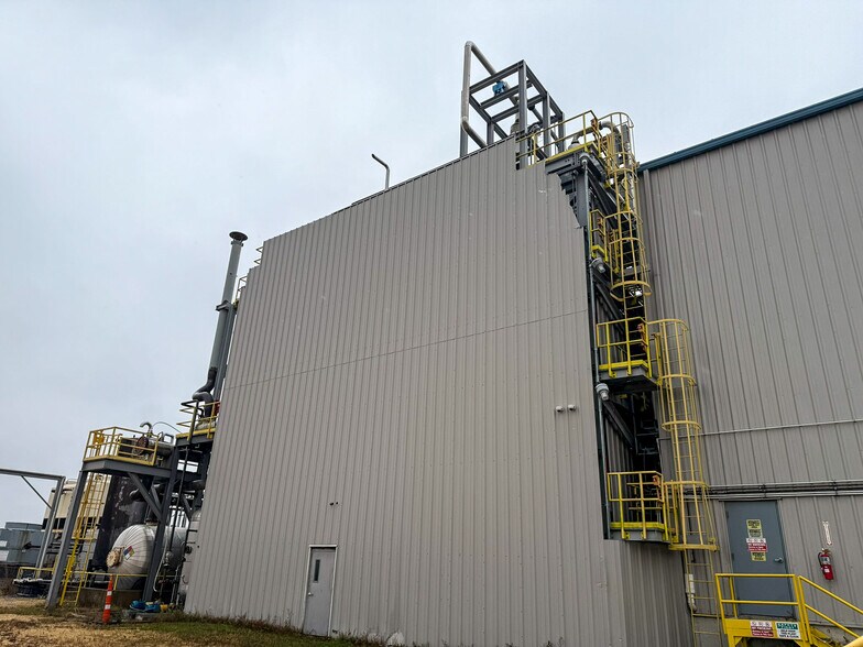 More Photos Of 5640 44th Ave S, Clinton Office For Sale