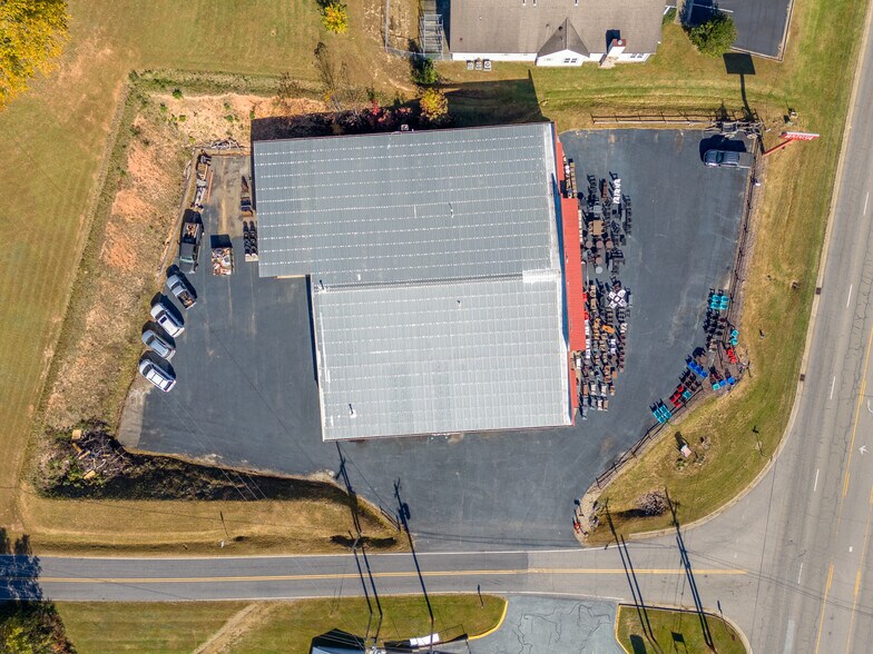 More Photos Of 25 Setser Branch Rd, Franklin Storefront For Sale