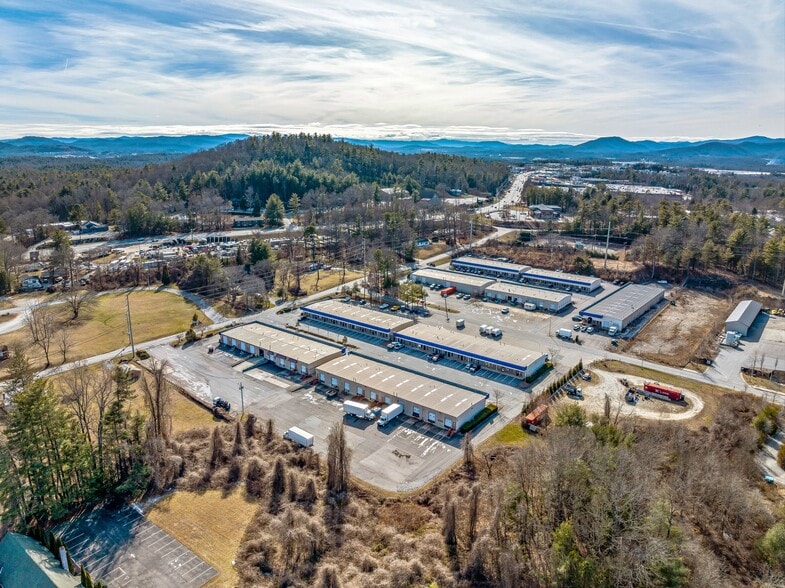 More Photos Of 44 Buck Shoals Rd, Arden Unknown For Lease