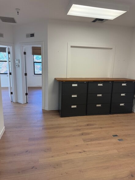 More Photos Of 450-452 1st St, Sonoma Storefront For Sale