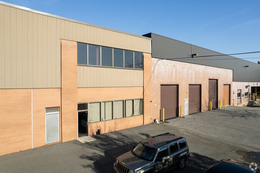 More Photos Of 99 Murray Hill Pky, East Rutherford Warehouse For Lease
