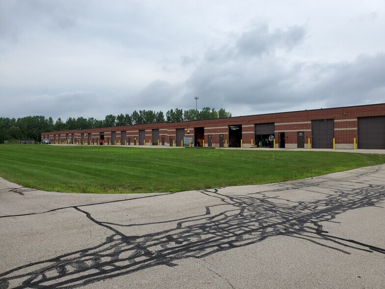 More Photos Of 1330 Crispin Dr, Elgin Warehouse For Lease