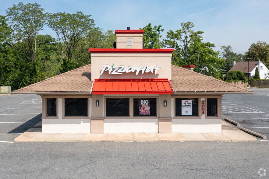 More Photos Of 2004 Eastern Blvd, Middle River Restaurant For Sale