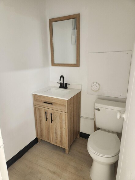 More Photos Of 5120 NE Antioch Rd, Kansas City Storefront For Lease